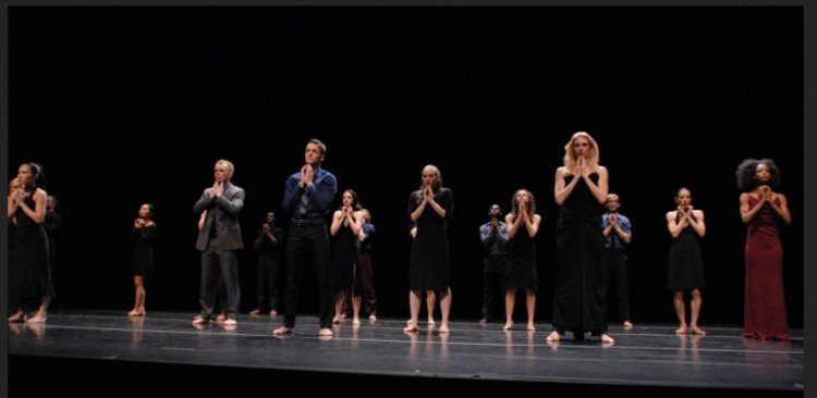 Martha Graham Company in 2007 photo of Lamentation Variations -20 dancers hands folded in prayer